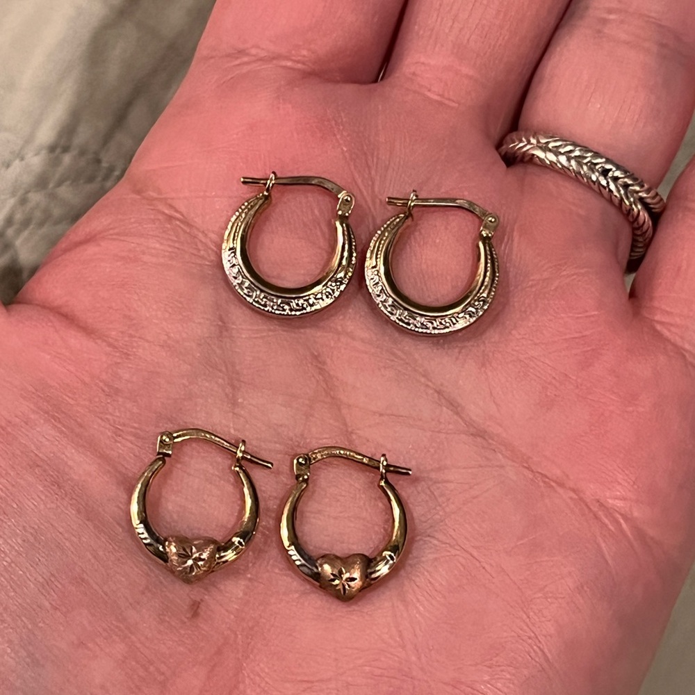 2 pairs of vintage gold sterling hoops. Lightweight and adorable - Picture 7 of 7